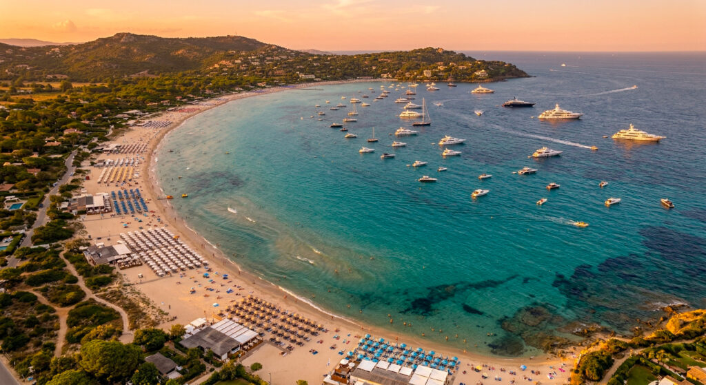 Service de transport haut de gamme vers les beach clubs des plages de Pampelonne à Ramatuelle en van 7 places.